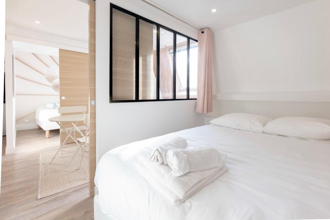 Amazing Apartment Under The Roof In Paris 8Th Exterior foto